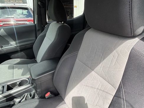 Used 2021 Toyota Tacoma TRD Off-Road w/ Technology Package image 6