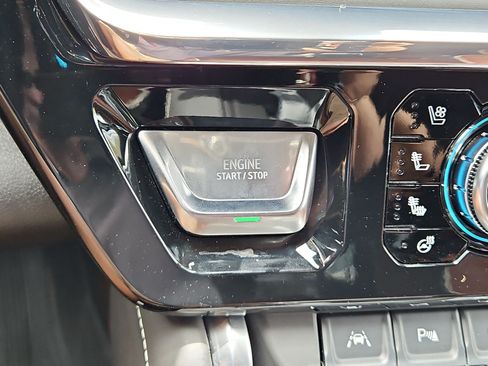 Certified 2025 GMC Sierra 1500 Denali Ultimate AWD/4WD image 18