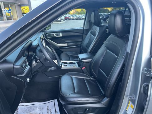 Certified 2022 Ford Explorer XLT w/ Equipment Group 202A image 23