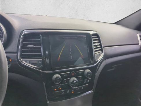 Used 2019 Jeep Grand Cherokee Altitude RWD image 9