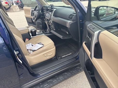 Used 2017 Toyota 4Runner SR5 Premium AWD/4WD image 33