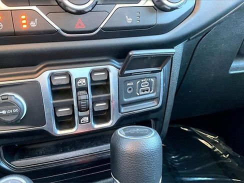 Used 2021 Jeep Gladiator Willys image 34