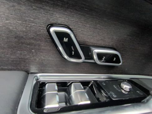 New 2026 Land Rover Range Rover SE image 17