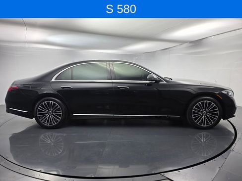 Used 2022 Mercedes-Benz S 580 4MATIC Sedan image 3
