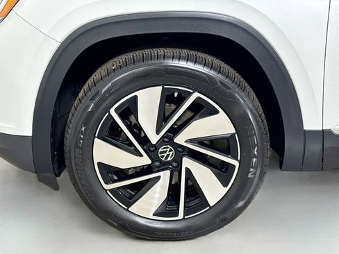 Used 2024 Volkswagen Atlas SEL AWD/4WD image 30