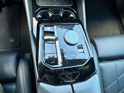 Used 2024 BMW 530i xDrive image 18