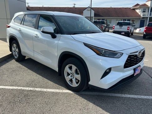 Used 2024 Toyota Highlander LE image 8