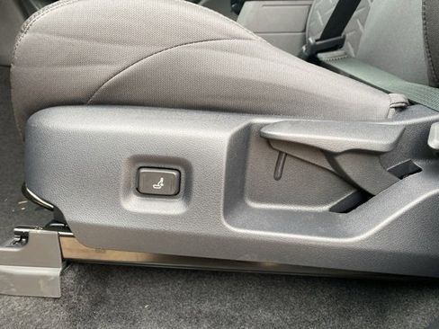 Used 2025 Toyota Tacoma SR image 17