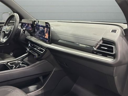 Used 2025 Chevrolet Traverse LT image 34