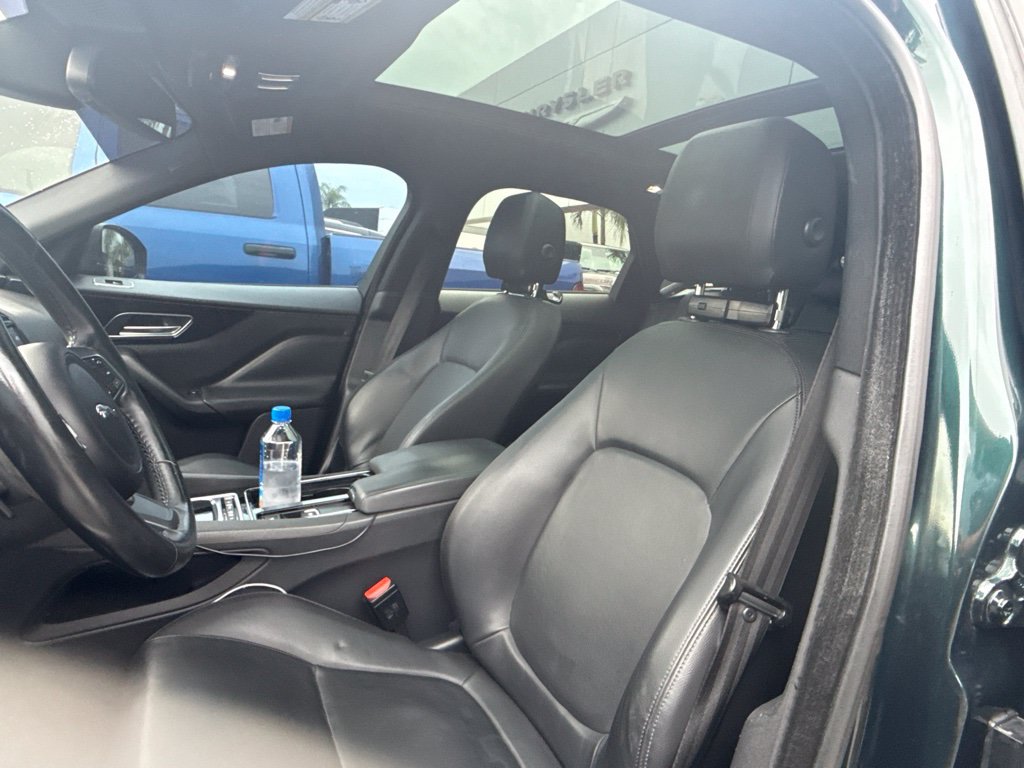 Used 2018 Jaguar F-PACE Premium AWD/4WD image 12