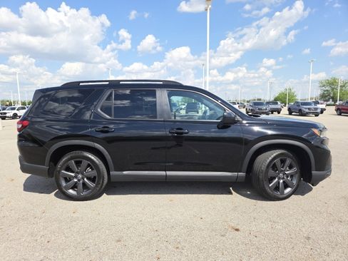 Used 2025 Honda Pilot Sport image 19