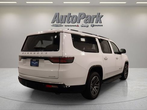 Used 2024 Jeep Wagoneer L Series II w/ Flexible Seating Group AWD/4WD image 7