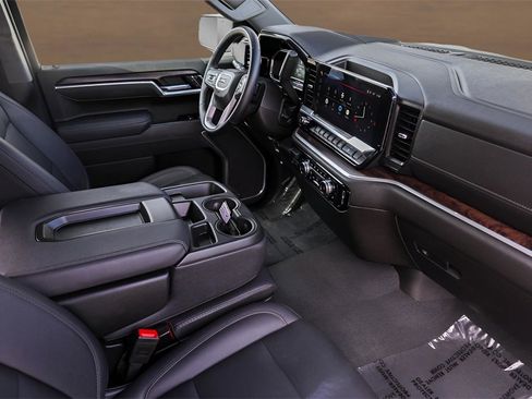 Used 2025 GMC Sierra 1500 SLT image 28