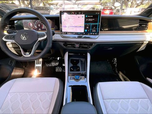 New 2026 Volkswagen Tiguan SEL R-Line image 5