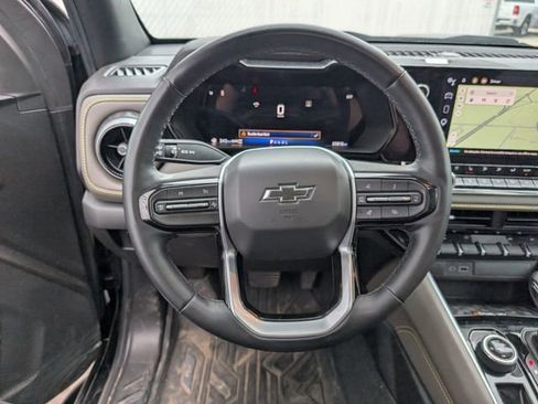 Used 2023 Chevrolet Colorado ZR2 w/ ZR2 Convenience Package III AWD/4WD image 9