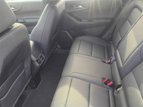 Used 2025 Chevrolet Equinox LT w/ Convenience Package II image 12