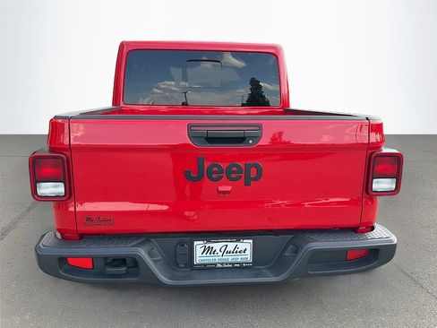 Used 2025 Jeep Gladiator Sport AWD/4WD image 5