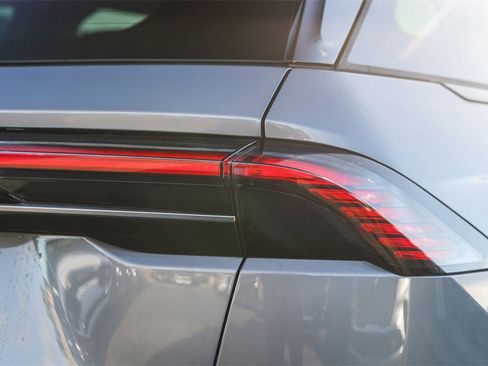 Used 2025 Lincoln Nautilus Premier w/ Equipment Group 102A image 9