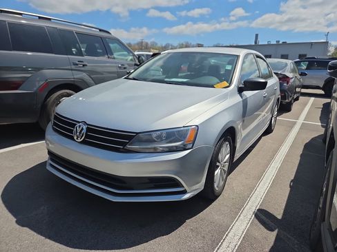 Used 2016 Volkswagen Jetta S image 8