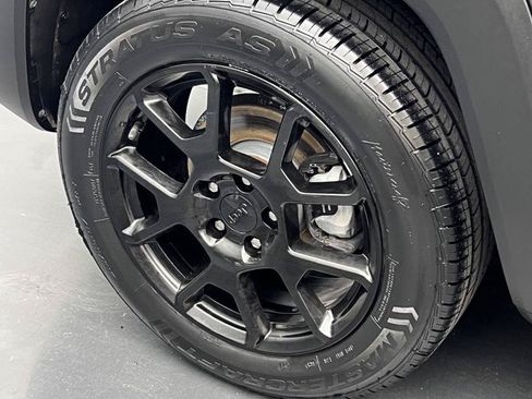 Used 2019 Jeep Renegade Altitude w/ Quick Order Package 2XM FWD image 38