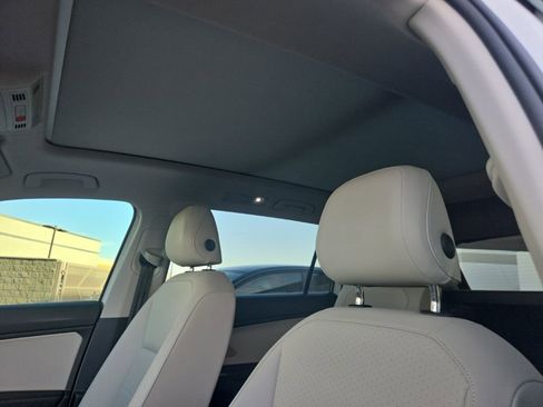 Used 2018 Volkswagen Tiguan SEL FWD image 11