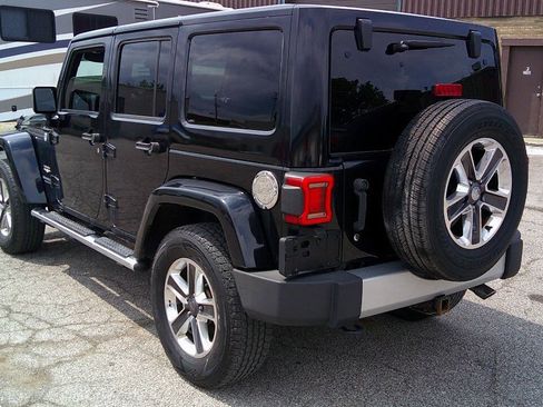 Used 2014 Jeep Wrangler Unlimited Sahara w/ Dual Top Group AWD/4WD image 7