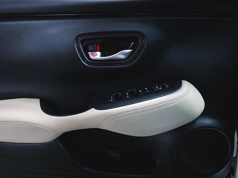 Used 2023 Honda HR-V LX image 15