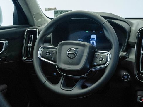 Used 2025 Volvo XC40 B5 Plus w/ Climate Package image 13