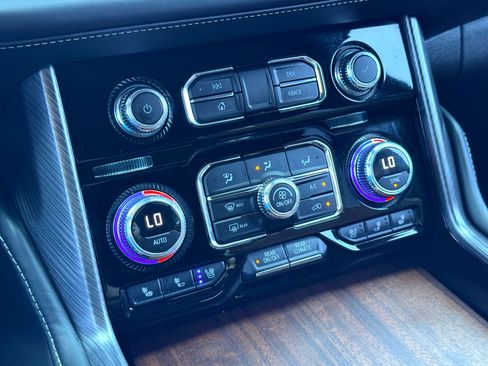 Used 2023 GMC Yukon Denali Ultimate image 32