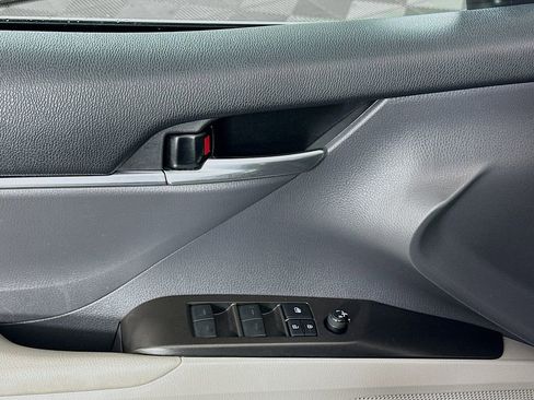 Used 2021 Toyota Camry LE image 17