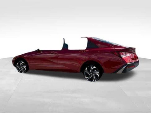 Certified 2025 Hyundai Elantra Sport image 4