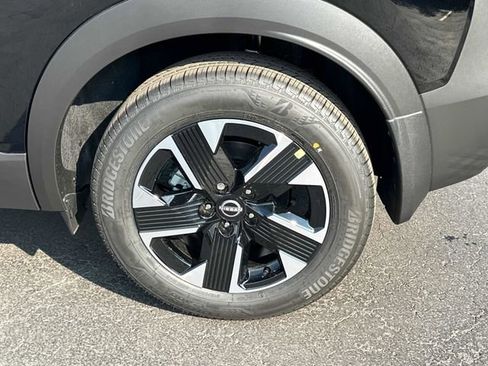 New 2025 Nissan Kicks SV w/ SV Premium Package image 6