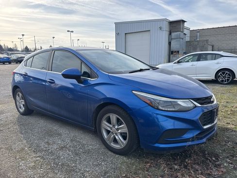 Used 2018 Chevrolet Cruze LT w/ Convenience Package image 6