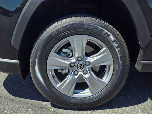 Used 2025 Toyota RAV4 LE AWD/4WD image 38