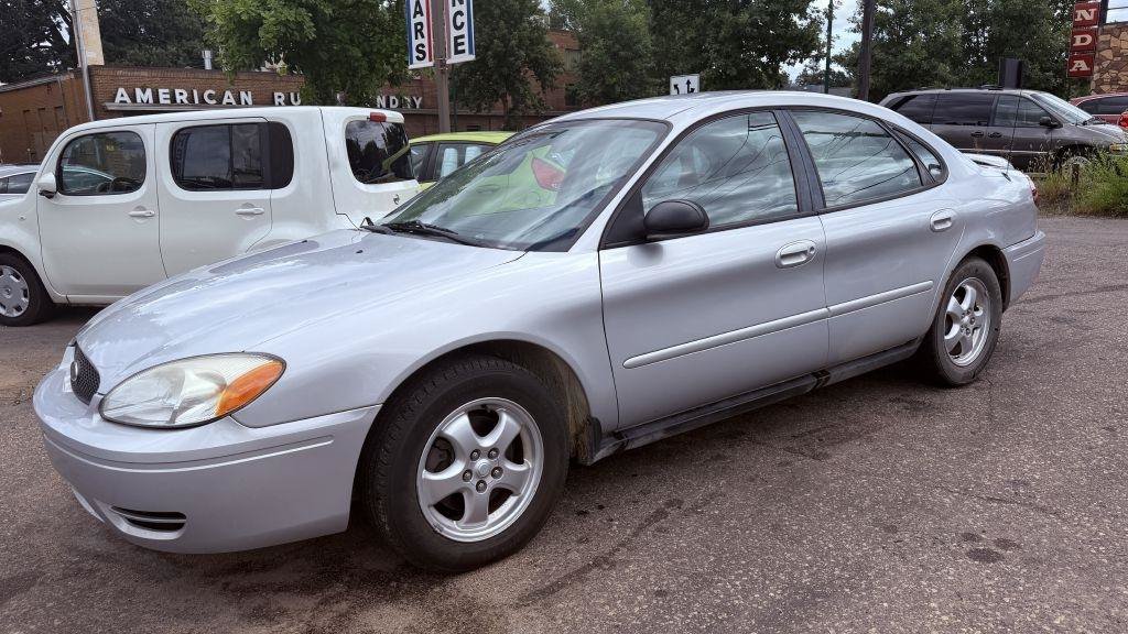 Used 2005 Ford Taurus SE FWD image 1