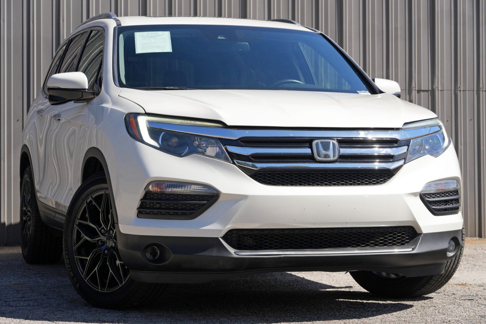 Used 2017 Honda Pilot Touring image 2