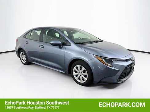 Used 2025 Toyota Corolla LE FWD image 1