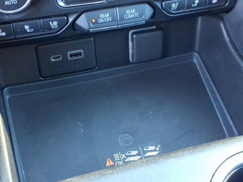 Used 2021 Chevrolet Tahoe High Country w/ Premium Package image 12