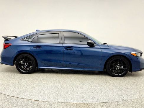 Used 2025 Honda Civic Sport image 4