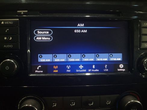 Used 2018 Nissan Rogue S image 25