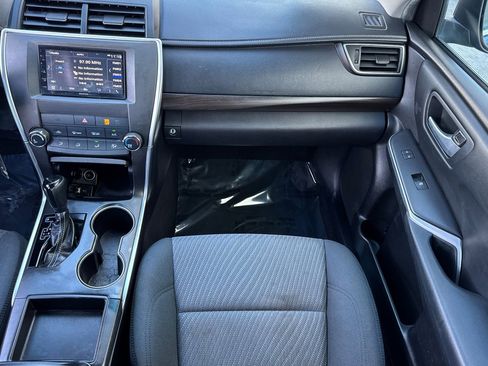 Used 2015 Toyota Camry LE image 28