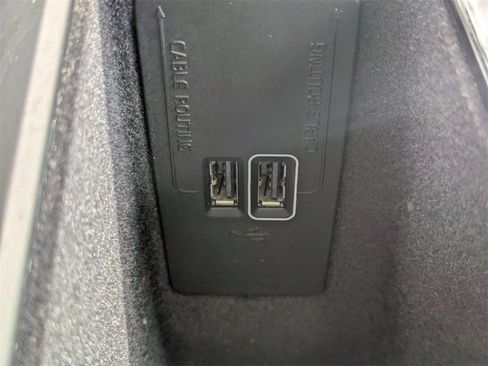 Certified 2022 Volvo XC90 T6 Momentum image 30