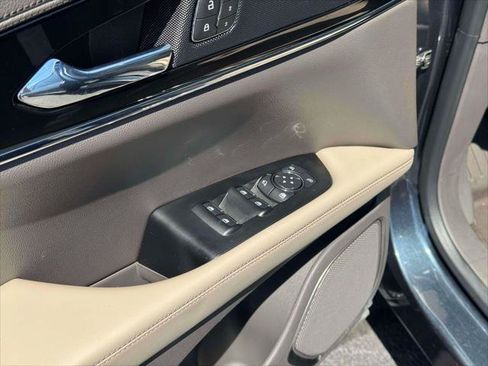 Used 2022 Lincoln Nautilus Reserve AWD/4WD image 19