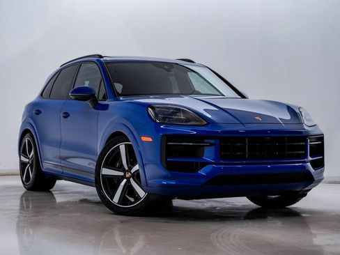New 2025 Porsche Cayenne GTS image 8