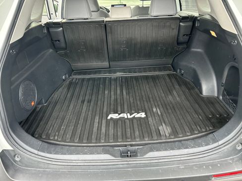 Used 2020 Toyota RAV4 Limited image 26