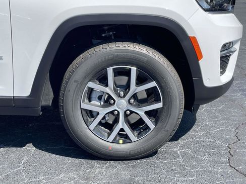 New 2025 Jeep Grand Cherokee Limited w/ Luxury Tech Group II image 37