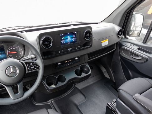 Used 2024 Mercedes-Benz Sprinter 2500 image 17