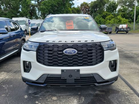 Used 2025 Ford Explorer ST-Line AWD/4WD image 2