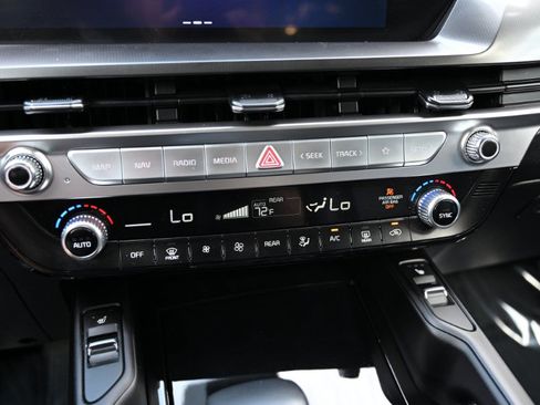 Used 2025 Kia Telluride S FWD image 31
