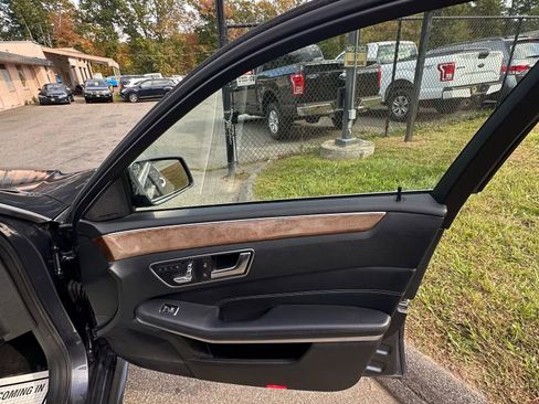 Used 2014 Mercedes-Benz E 350 4MATIC Sedan image 33